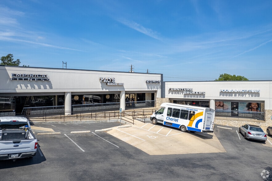 More Photos Of 2300 Lohman's Crossing Rd, Lakeway Unknown For Lease