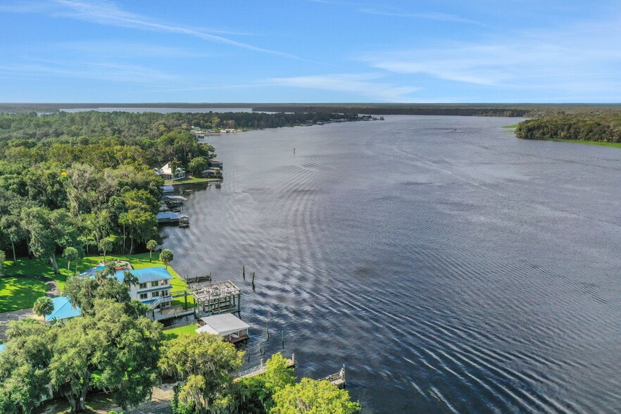 More Photos Of 413 Elm St, Welaka Freestanding For Sale