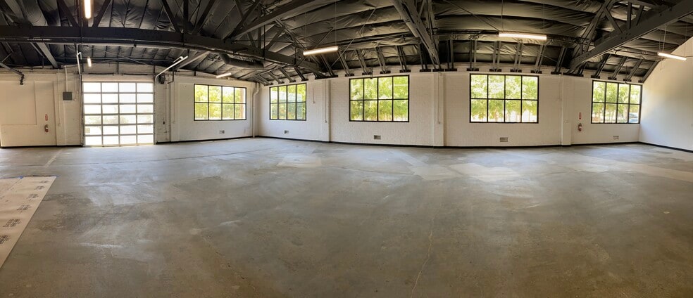 More Photos Of 633 S San Fernando Blvd, Burbank Flex For Sale