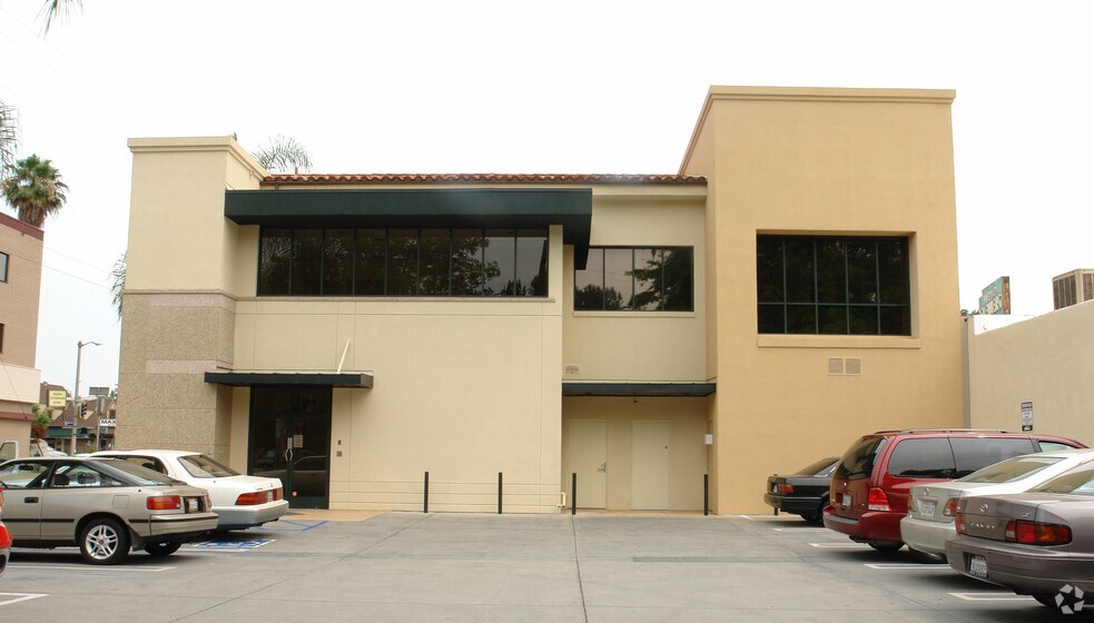More Photos Of 16952 Ventura Blvd, Encino Medical For Lease