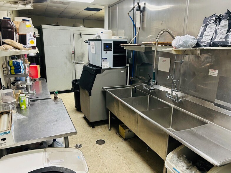 More Photos Of 1001 Jersey St, Ahoskie Restaurant For Sale