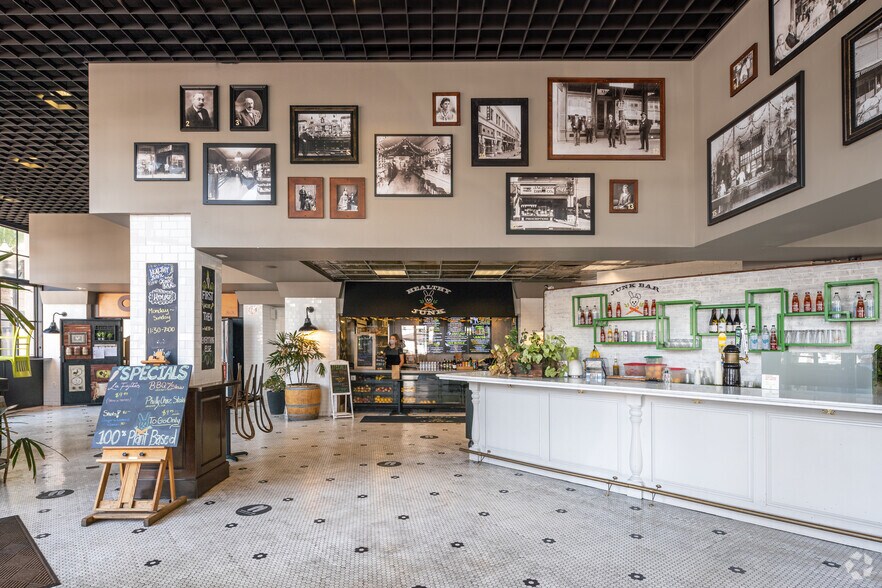 More Photos Of 131-195 W Center Street Promenade, Anaheim Unknown For Lease