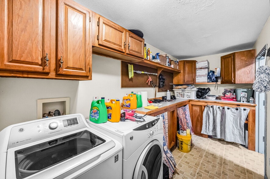 More Photos Of 526 College Hwy, Southwick Specialty For Sale