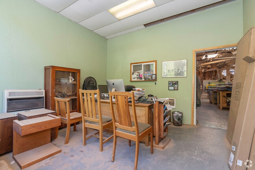 More Photos Of 10818-10828 NW Saint Helens Rd, Portland Light Manufacturing For Sale