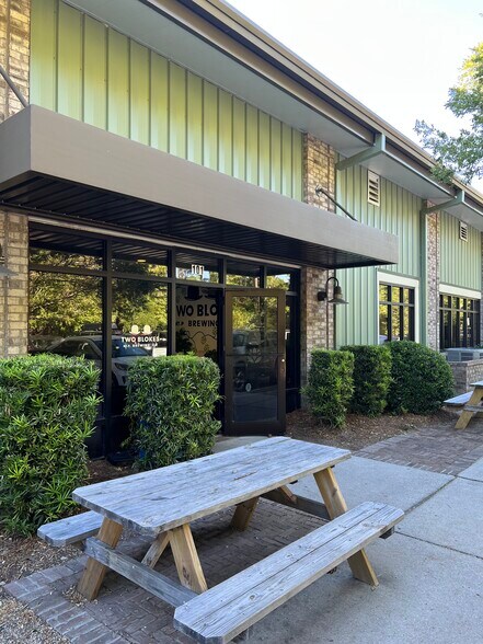 More Photos Of 547 Long Point Rd, Mount Pleasant Flex For Lease