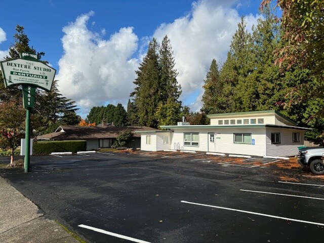 More Photos Of 21511 SE Stark St, Gresham Medical For Sale