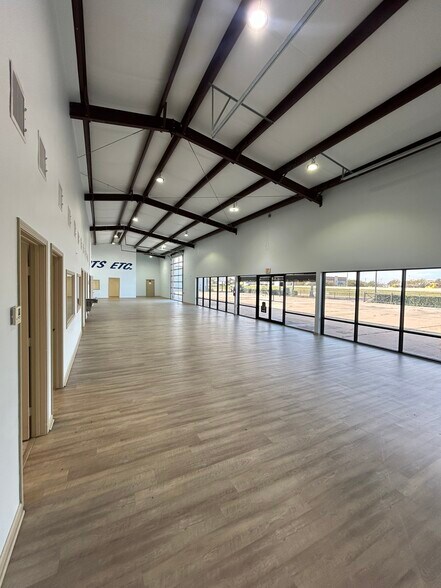 More Photos Of 331 Highway 146 S, La Porte Warehouse For Lease