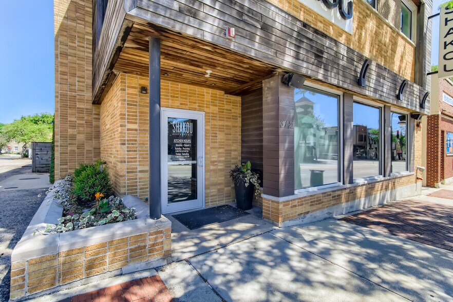 More Photos Of 312 W Main St, St Charles Restaurant For Lease