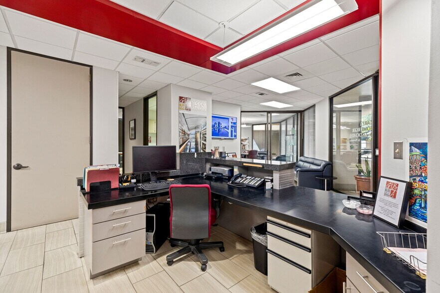 More Photos Of 5545 Fredericksburg Rd, San Antonio Office For Sale