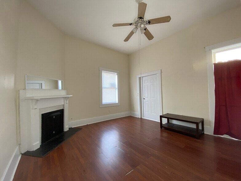 More Photos Of 1115 Whitaker St, Savannah Storefront Retail Residential For Sale