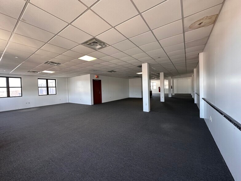 More Photos Of 2000 Hylan Blvd, Staten Island Office For Lease