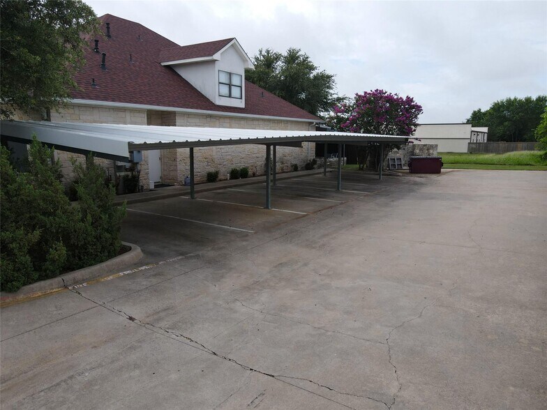 More Photos Of 1700 Gallagher Dr, Sherman Medical For Sale