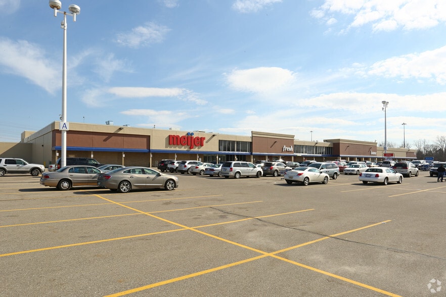 Primary Photo Of 2333 S Center Rd, Burton Supermarket For Lease