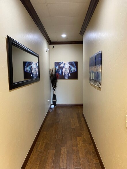 More Photos Of 307 E Danforth Rd, Edmond Office Residential For Sale