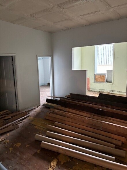 More Photos Of 103 E Main St, Pierce Office Residential For Sale