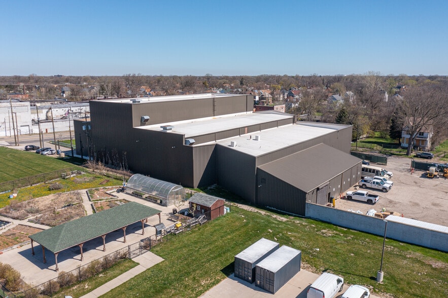 More Photos Of 2221-2241 Bellevue St, Detroit Warehouse For Sale