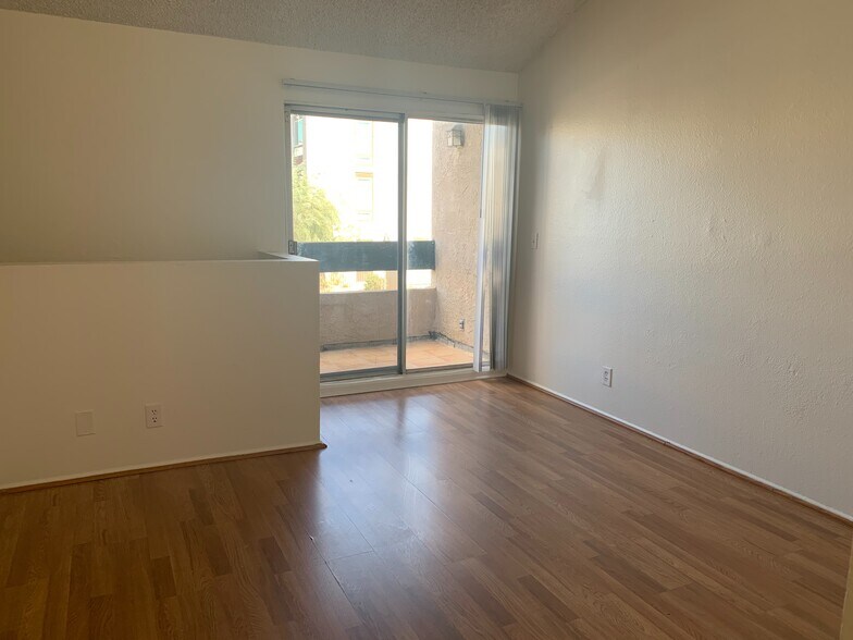 More Photos Of 958 E Avenue Q12, Palmdale Apartments For Sale