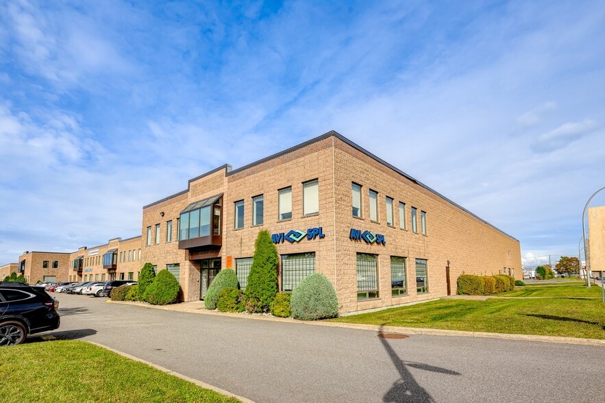 Primary Photo Of 601-623 Rue McCaffrey, Montréal Distribution For Lease