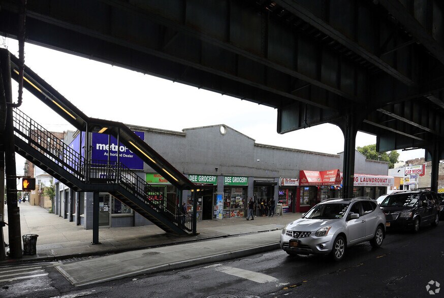 More Photos Of 3201-3211 White Plains Rd, Bronx Storefront For Lease