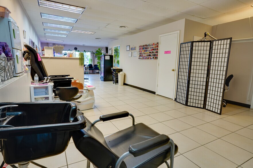 More Photos Of 411 National Hwy, Thomasville Hotel For Sale