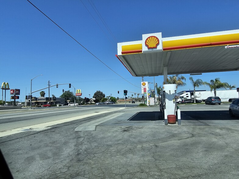 More Photos Of 8101 E Brundage Ln, Bakersfield Service Station For Sale