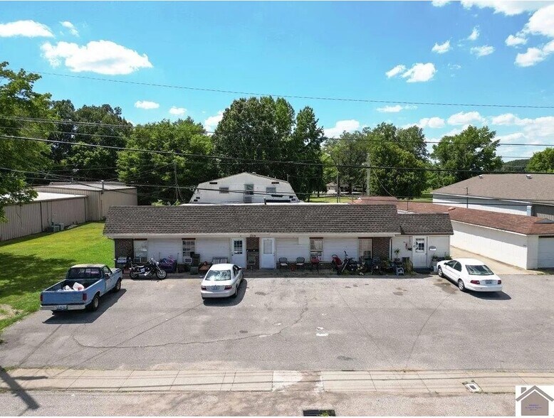 Primary Photo Of 318 Main St, Benton Apartments For Sale