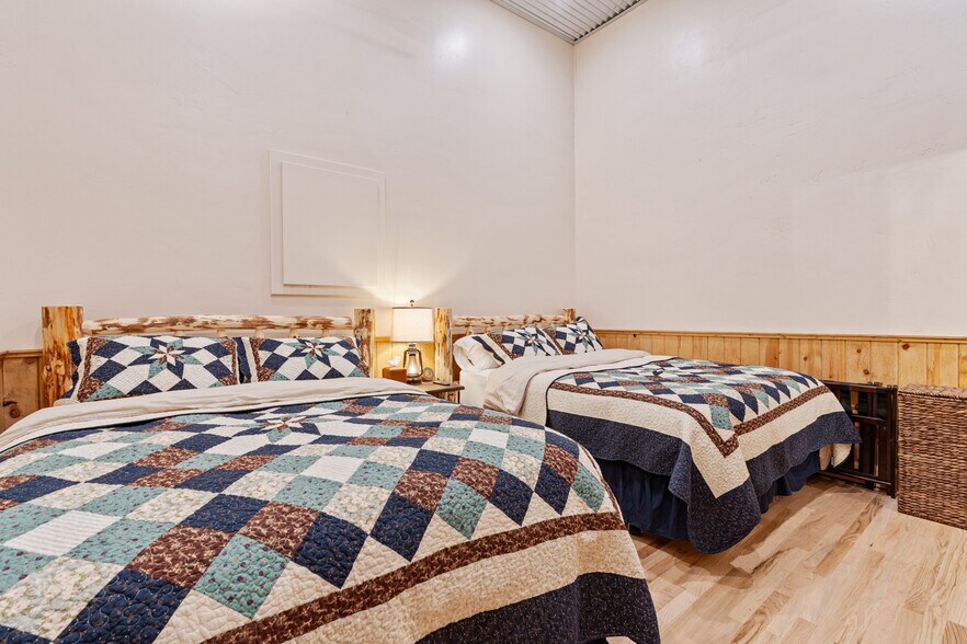 More Photos Of 417 Main St, Ashton Specialty For Sale