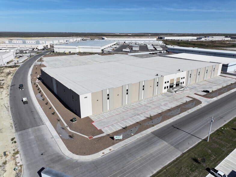 More Photos Of 1192 Reuthinger Pky, Laredo Distribution For Lease