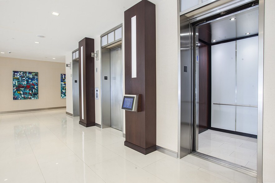 More Photos Of 255 Alhambra Cir, Coral Gables Office For Lease