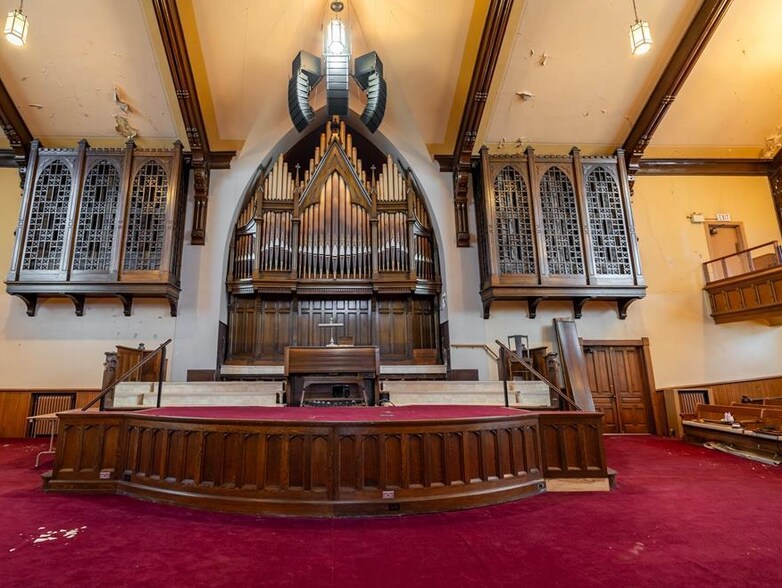 More Photos Of 220 George St, Sarnia Religious Facility For Sale