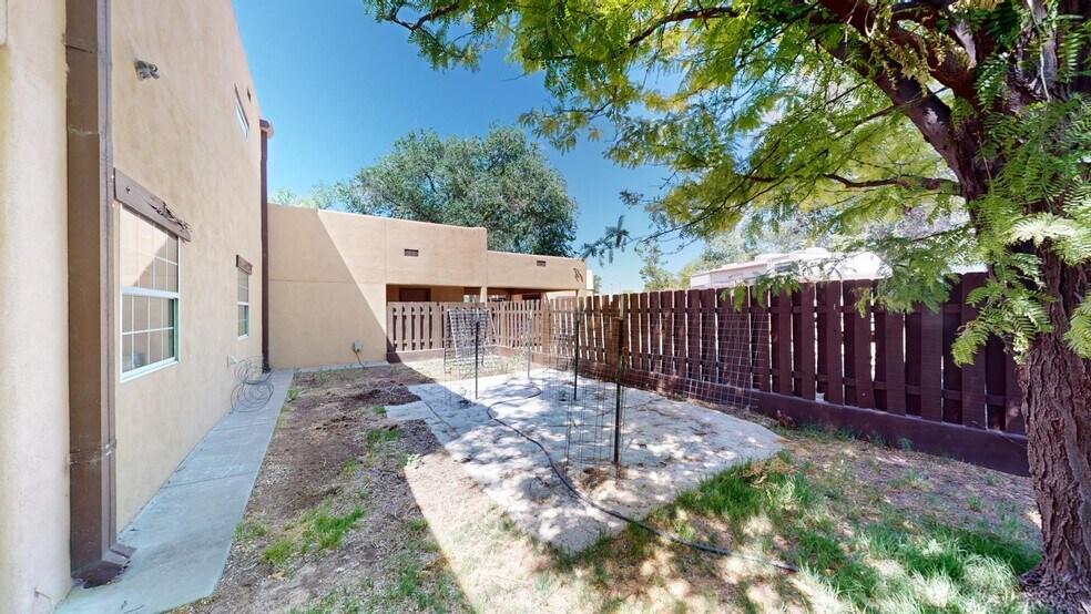 More Photos Of 1804 E College Blvd, Roswell General Retail For Sale