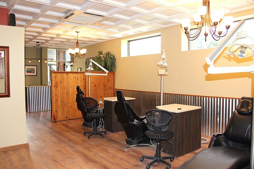 More Photos Of 1030 W 8th St, Junction City Office For Sale