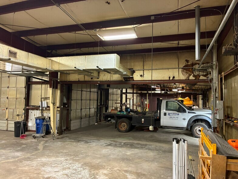 More Photos Of 5734 Heffernan St, Houston Warehouse For Lease