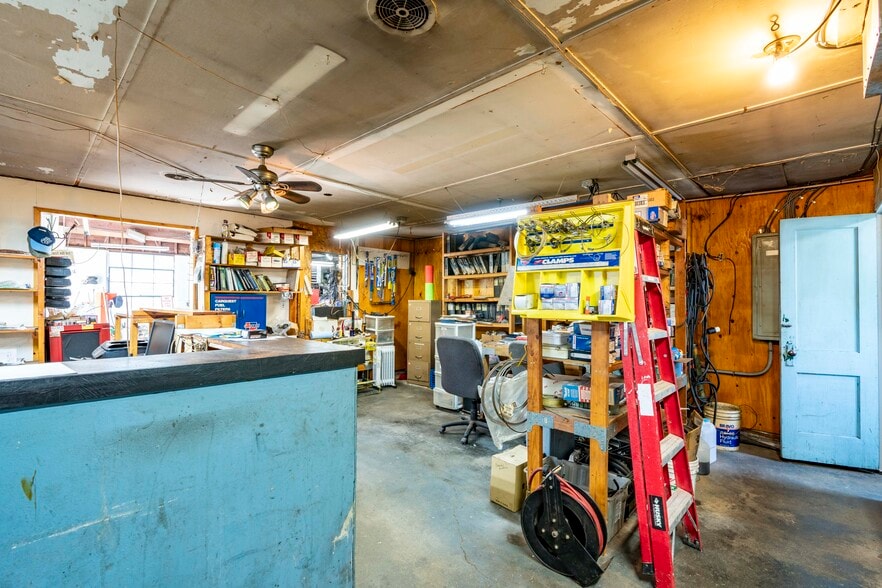 More Photos Of 2811 NY-82, Pleasant Valley Manufacturing For Sale
