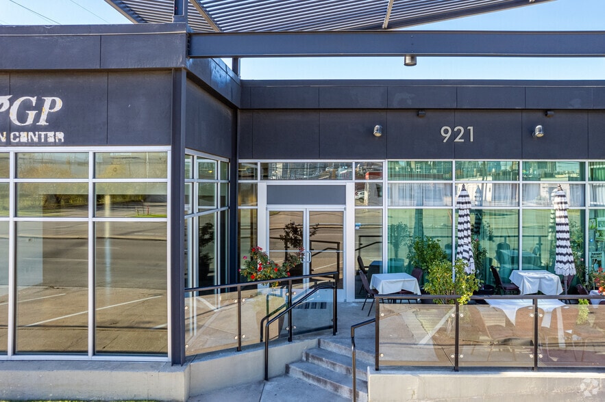 More Photos Of 921 N Riverfront Blvd, Dallas Loft Creative Space For Lease