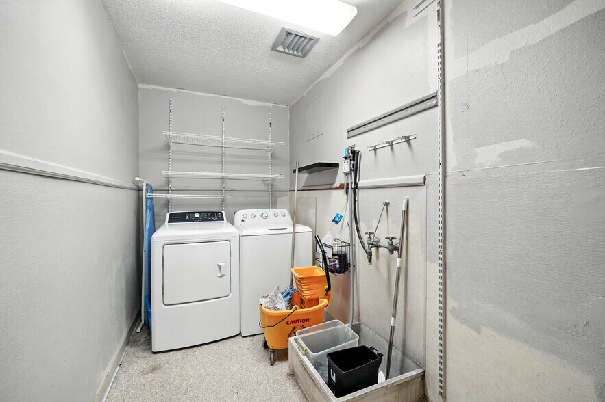More Photos Of 4310 Barkoskie Rd, Jacksonville Daycare Center For Sale