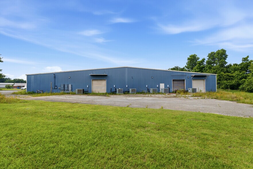 More Photos Of 1000 Warmack, Warner Warehouse For Sale