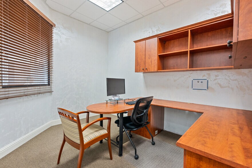 More Photos Of 829 San Benito St, Hollister Office For Sale