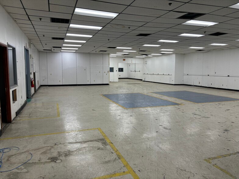 More Photos Of 200 Commerce Dr, Montgomeryville Warehouse For Sale