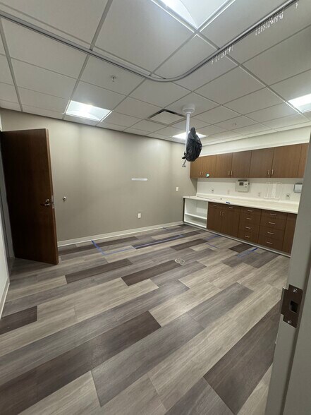 More Photos Of 3119 Woodman Dr, Altoona Medical For Lease