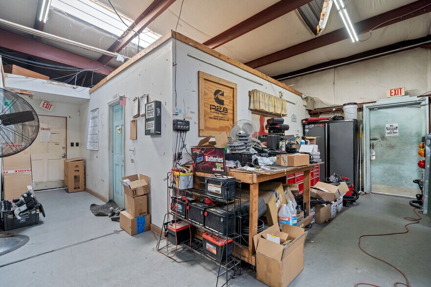 More Photos Of 4704 N College Rd, Castle Hayne Warehouse For Lease