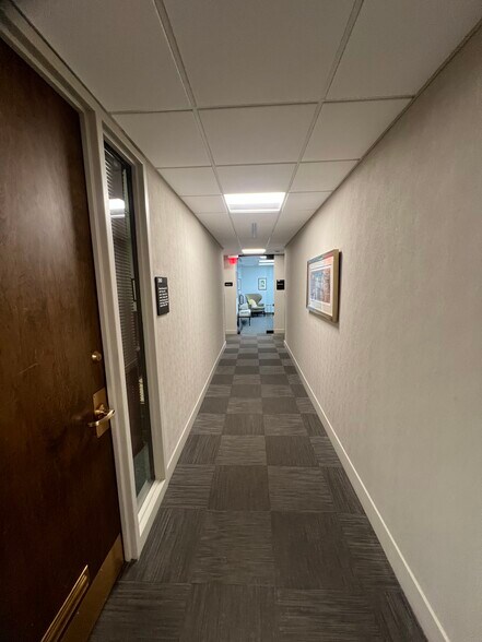 More Photos Of 444 Skokie Blvd, Wilmette Medical For Lease