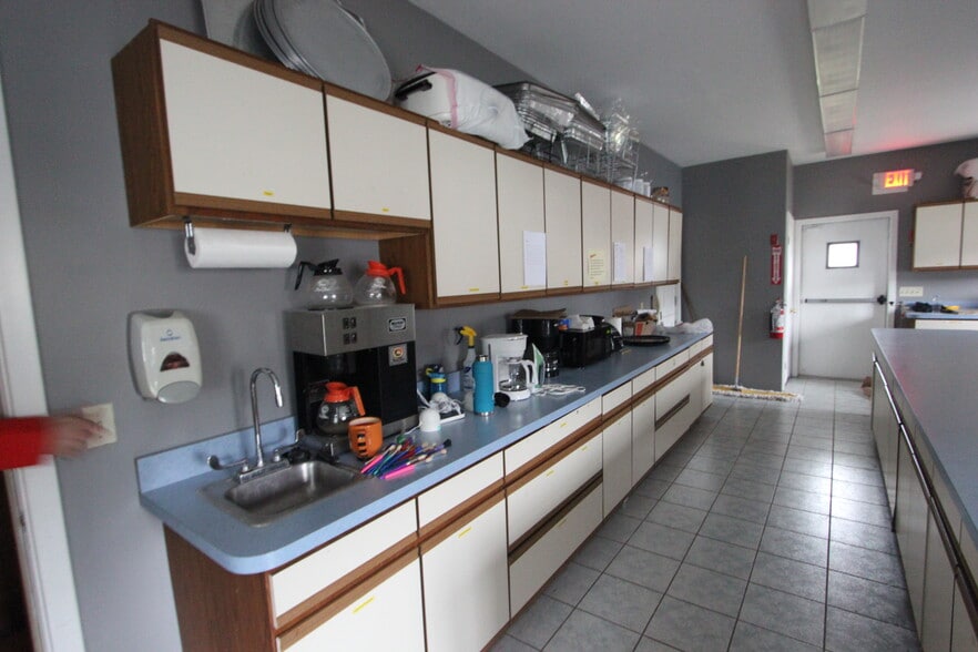 More Photos Of 8 Court St, Uxbridge Loft Creative Space For Lease