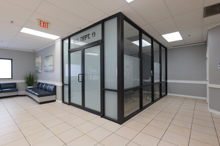 More Photos Of 305 Expressway 83, Mission Medical For Lease
