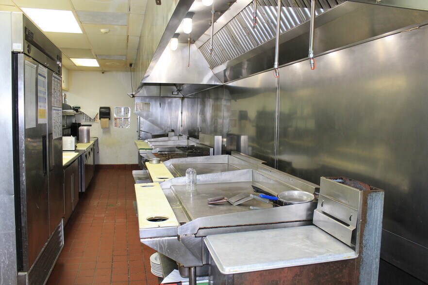 More Photos Of 131 N Annie Glidden Rd, Dekalb Restaurant For Sale