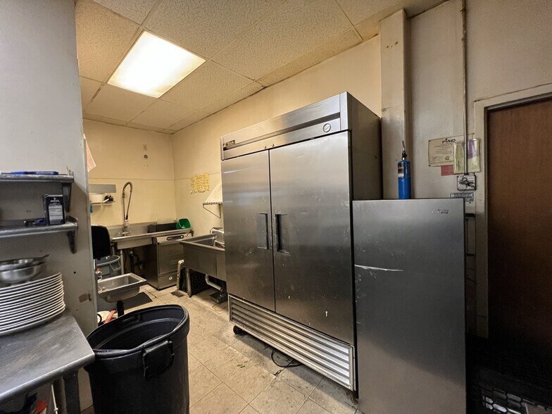 More Photos Of 518 Salmon Brook St, Granby Unknown For Lease