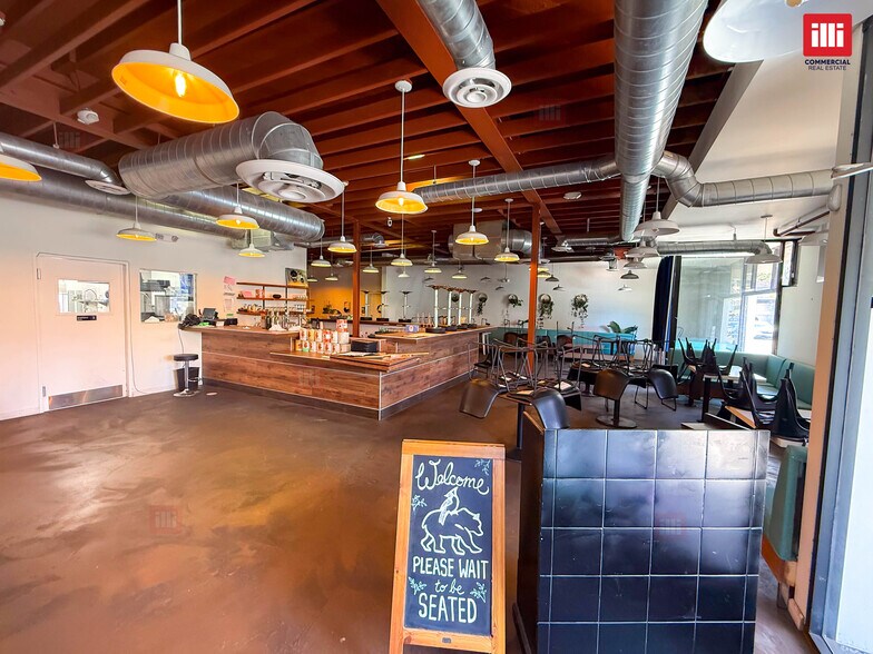 More Photos Of 4720-4722 Woodman Ave, Sherman Oaks Restaurant For Lease