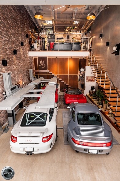 More Photos Of 13005 93 Av SW, Edmonton Self Storage For Sale