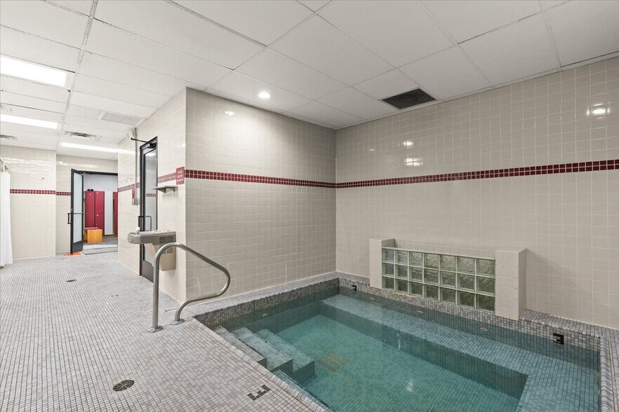 More Photos Of 2140 Fairway Dr, Davison Sports And Entertainment For Sale