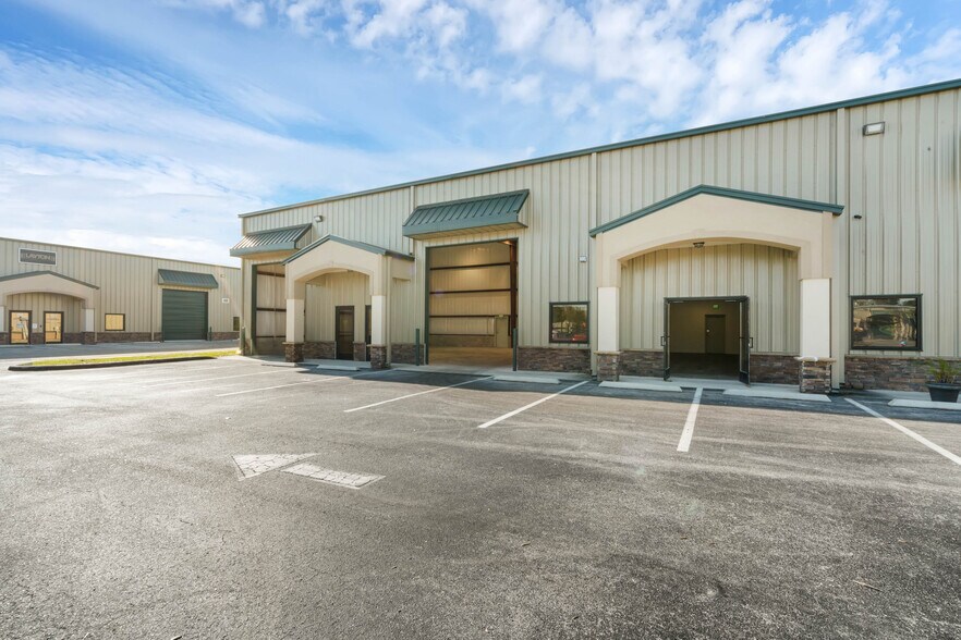 More Photos Of 470 Live Pine Cir, Apopka Warehouse For Lease